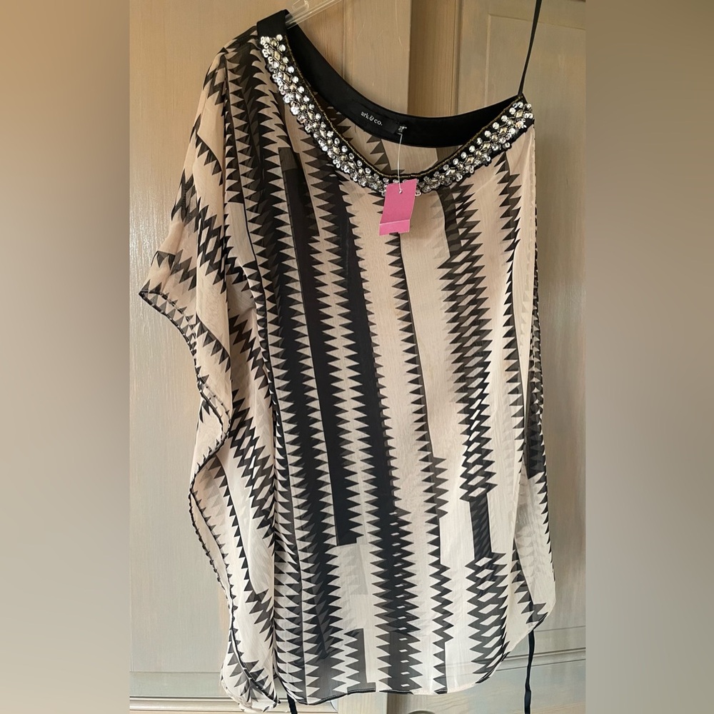 ❤️Ark & Co: Embellished Jeweled Black and Cream Geometric Women's 1 Shoulder Top